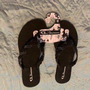Chinese Laundry Black Glitter Flip Flops